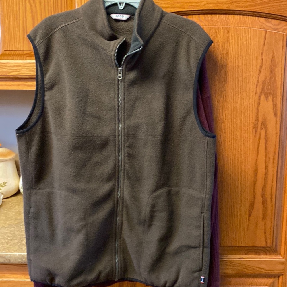 Men’s Izod fleece vest